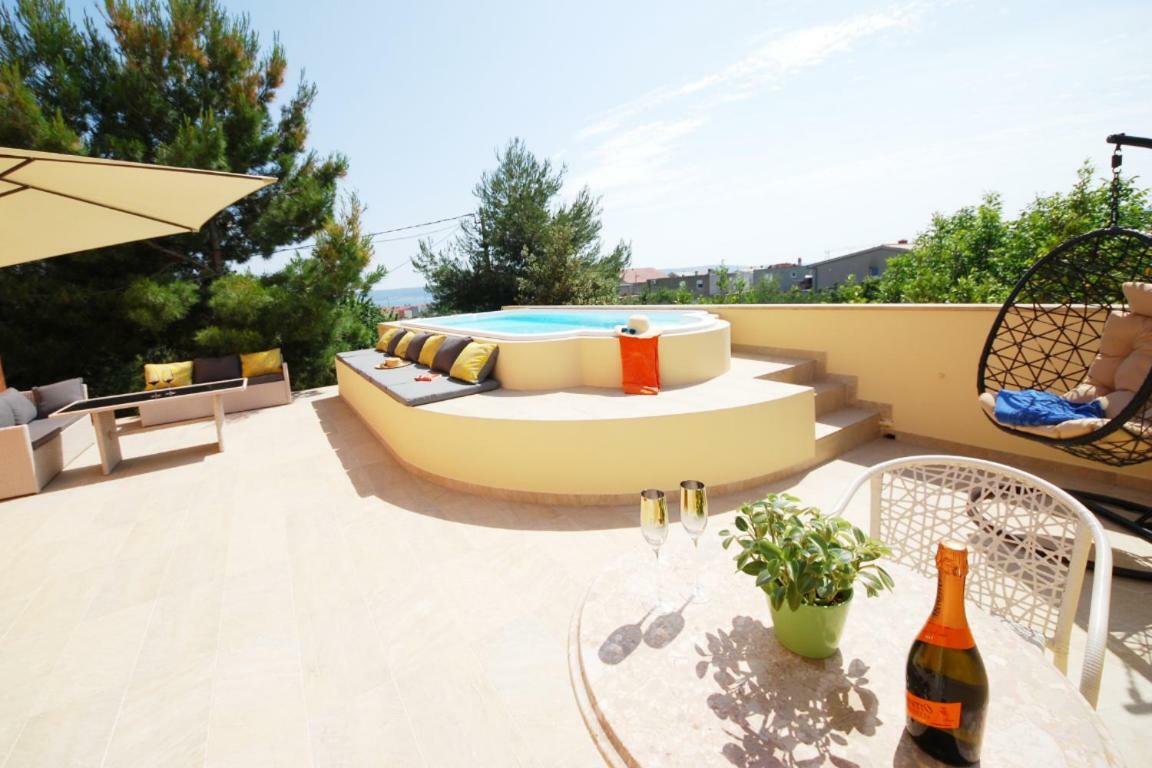 Apartmant With Pool 8 Kastela Exterior photo